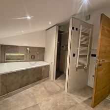 Badezimmer_Badewanne_Dusche