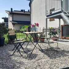 Eigener Eingang mit Sitzgelegenheit