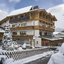 Hotel Theresia Garni - Hausansicht - Winter