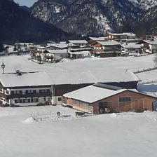Blick aus der Gondelbahn auf den Rettenmooshof
