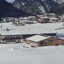 Blick aus der Gondelbahn auf den Rettenmooshof