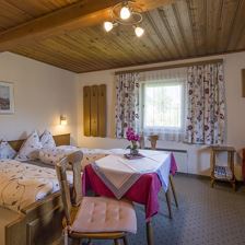 Haus-Jaworek-Wörgl-Doppelzimmer-Dreibettzimmer
