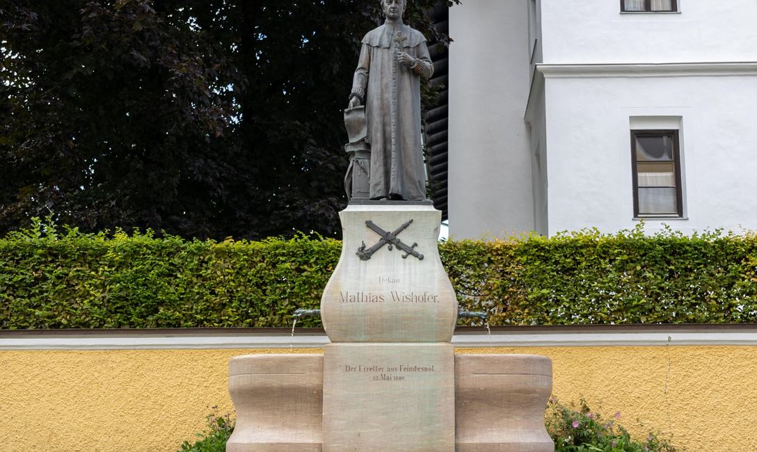 Dechant Wieshofer Denkmal St. Johann in Tirol 3