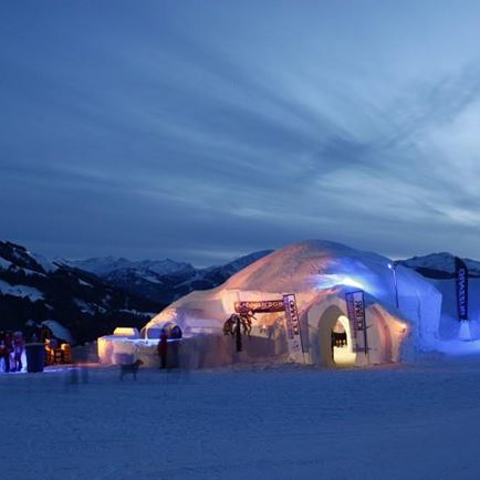 Alpeniglu Dorf Brixen im Thale