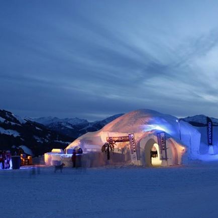 Alpeniglu Dorf Brixen im Thale