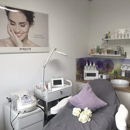 Cosmetics - foot care - massage Carina Gruber