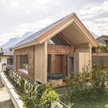 Privater Holzbadefass und Sauna