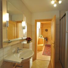 2 bedrooms,camb liv.-bedr/shower or bath