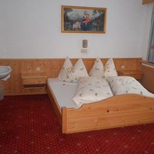 double-room, 1 extra bed, shower/WC on the floor