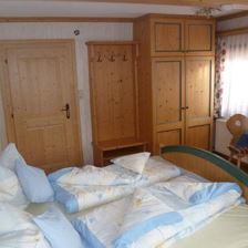 Double room with extra bed, douche, WC