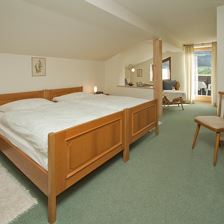 Dreibettzimmer mit Dusche, WC