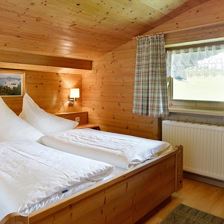 pension-itter_hoelzl-schlafzimmer-1