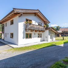 Ferienchalet mit zwei modernen Wohnungen