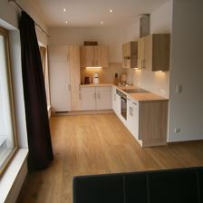 moderne große offene Kueche