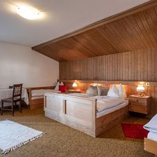 5-bed room, shared shower/shared toilet