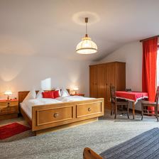 4-bed room, shared shower/shared toilet