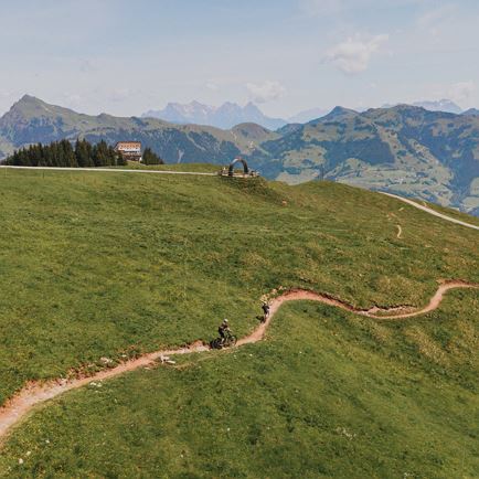 Hahnenkamm Trail - Panorama Kitzbüheler Horn  LINES-360-FlowTrails-2026_Patrick-Wasshuber
