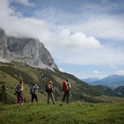 Kaisergebirge bei Ellmau-Going, Wilder Kaiser zur Regalm, Adlerweg Etappe 01_Tirol Werbung_Schwarz Jens_Ellmau.jpg