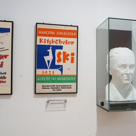 Alfons Walde Ausstellung im Foyer des Gemeindeamts (c) Andi Unterberger (5).JPG