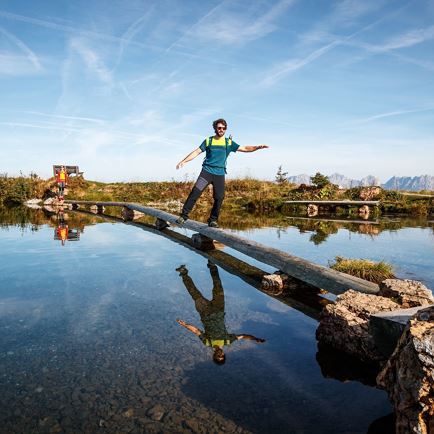 KAT Walk Alpine stage 4: Pure World Cup feeling - From the Hahnenkamm via the legendary Streif