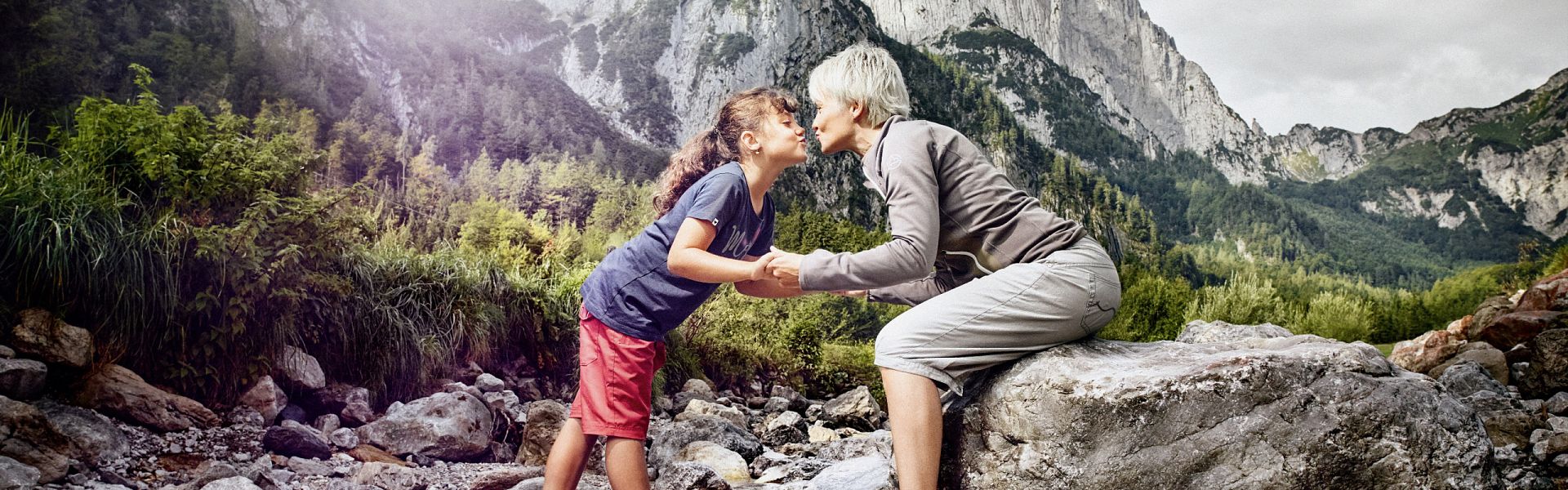 Familie im Kaiserbachtal - Region St. Johann in Tirol - Foto Staudinger