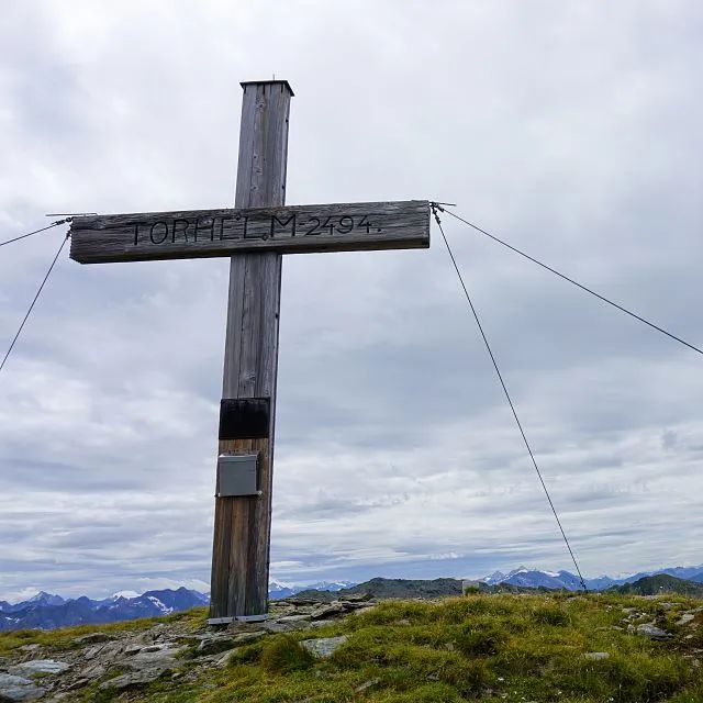 History-charged starting point, small mountain lakes and stunning views