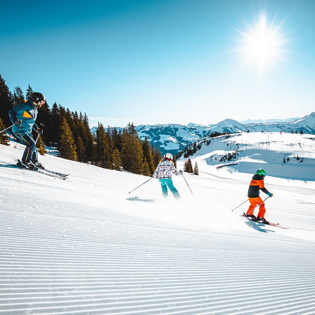 Skifahren-Familie (c) TVB Kitzbüheler Alpen-Brixental, Fotograf Mathäus Gartner (26)
