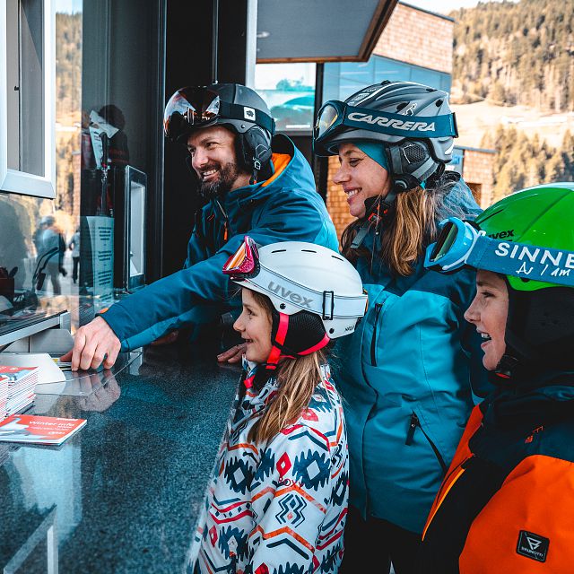 Skifahren-Familie (c) TVB Kitzbüheler Alpen-Brixental, Fotograf Mathäus Gartner (33)