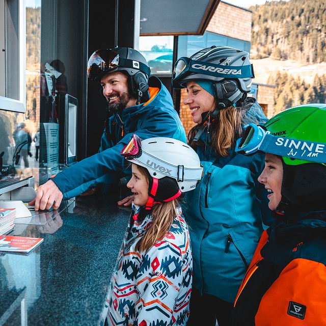 Skifahren-Familie (c) TVB Kitzbüheler Alpen-Brixental, Fotograf Mathäus Gartner (33)