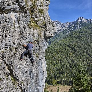 /media/gridteaser/alpin-klettern-adolari-daniel-roos-4.webp