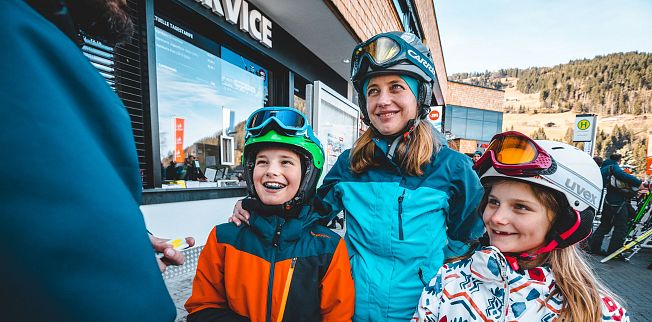 /media/gridteaser/familie-winter-3.webp