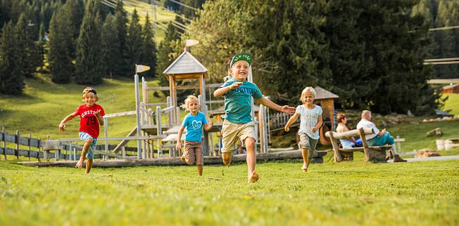 /media/gridteaser/familienurlaub-sommer-tvb-kitzbueheler-alpen-brixental-17.webp