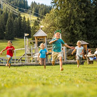 /media/gridteaser/familienurlaub-sommer-tvb-kitzbueheler-alpen-brixental-17-9.webp
