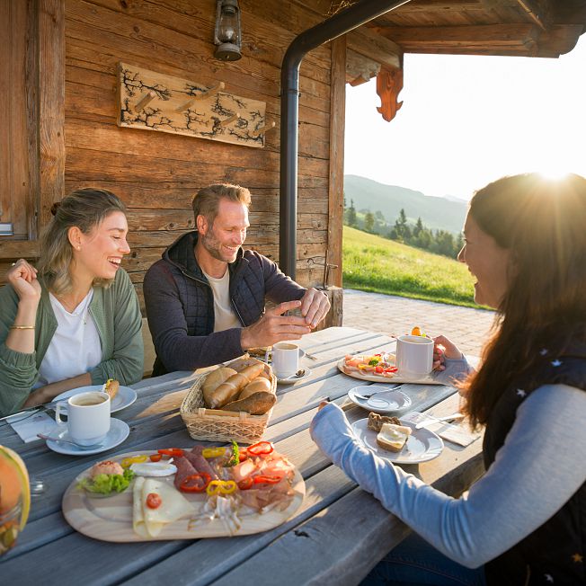 /media/gridteaser/fruehstueck-am-berg-region-st.webp