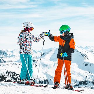 /media/gridteaser/kinder-beim-skifahren-10.webp