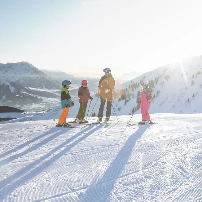 /media/gridteaser/kinder-beim-skifahren-region-st.-johann-in-tirol-1-3.webp