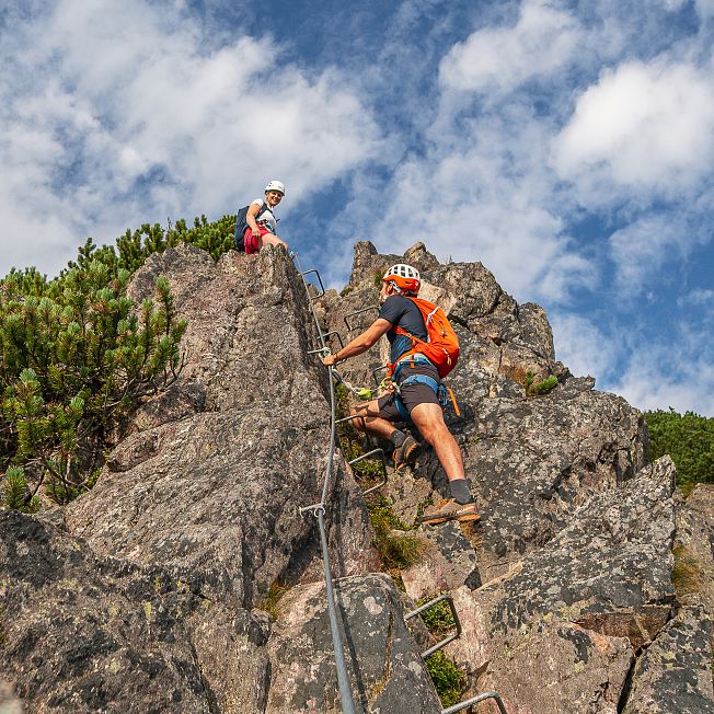 /media/gridteaser/klettersteig-henne-sebastian-astl-1.webp