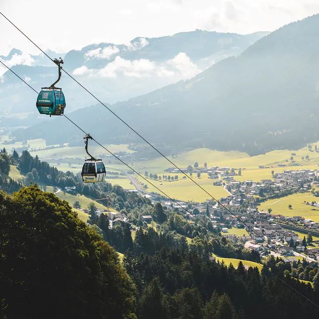 /media/gridteaser/mit-den-sommer-bergbahnen-auf-den-berg.webp