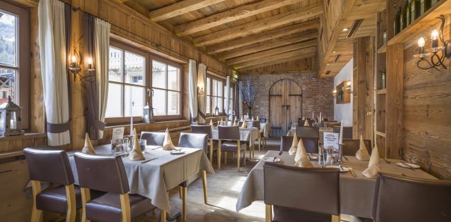 /media/gridteaser/rustikale-stube-im-restaurant.webp