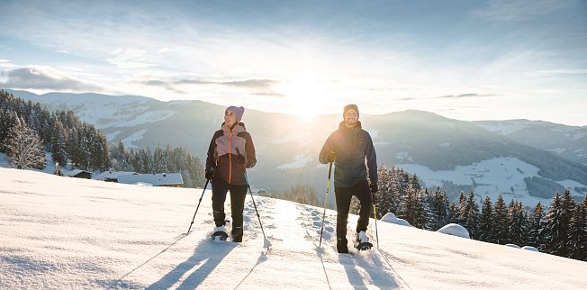 /media/gridteaser/schneeschuhwandern-c-tvb-kitzbueheler-alpen-brixental-fotograf-mathaeus-gartner-1.webp
