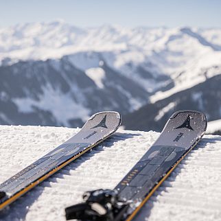 /media/gridteaser/skifahren-c-tvb-kitzbueheler-alpen-brixental-fotografin-mirja-geh-2-6.webp