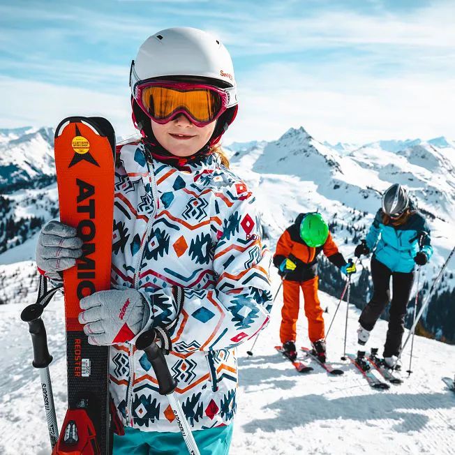 /media/gridteaser/skifahren-familie-kitzbueheler-alpen-brixental-mathaeus-gartner-2020-full12.webp