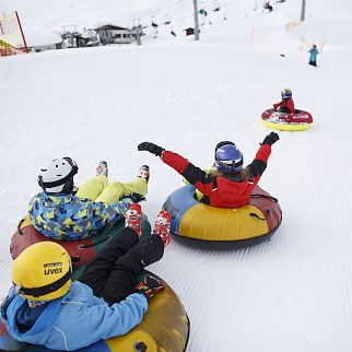 /media/gridteaser/snow-tubing-c-tvb-kitzbueheler-alpen-brixental-fotograf-michael-rathmayr-9.webp
