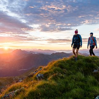 /media/gridteaser/sonnenaufgang-beim-wandern-geniessen-3.webp