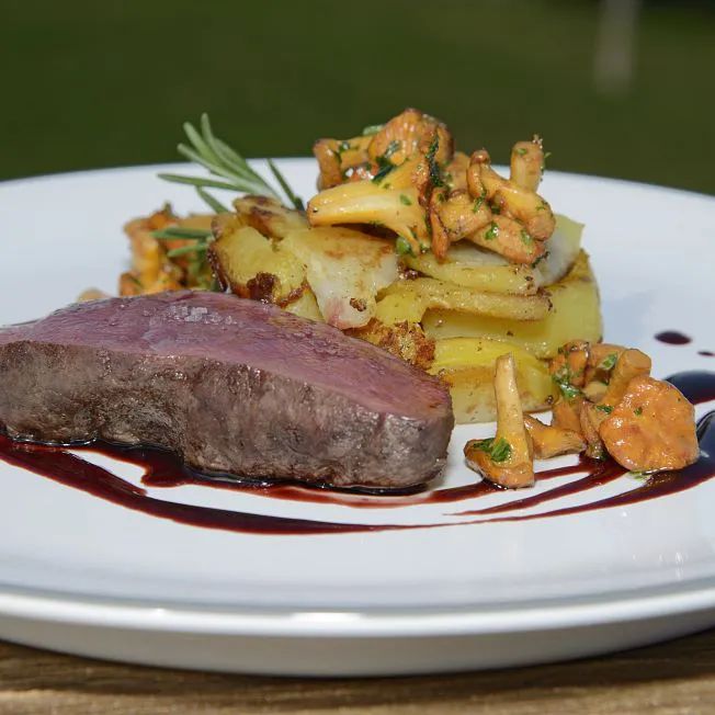 /media/gridteaser/steak-mit-kartoffeln-region-st.-johann-in-tirol-3-1.webp