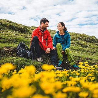 /media/gridteaser/wanderer-am-hundsalmjoch-in-der-ferienregion-hohe-salve-5-6.webp