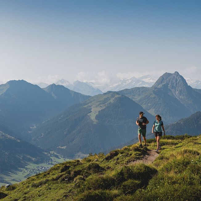 /media/gridteaser/wandern-im-brixental-c-tvb-kitzbuheler-alpen-brixental-fotograf-mathaus-gartner-20-3.webp