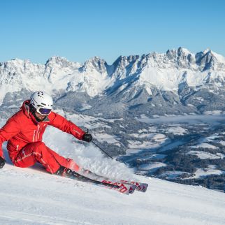 /media/gridteaser/wilde-kaiser-im-hintergrund-eines-skifahrers-im-skigebiet-kitzbueheler-alpen-24.webp