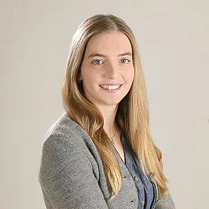/media/kontakt/teaser/sophia-goelke-2.webp