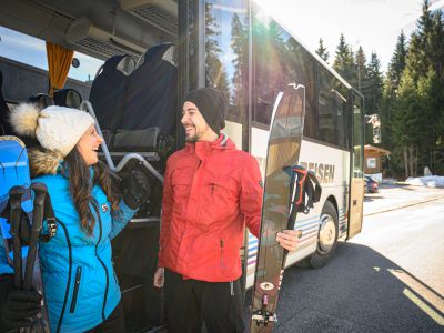 With the ski bus directly from your accommodation to the ski area